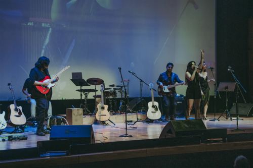 Foto de prensa de Dana Salguero (con banda completa)